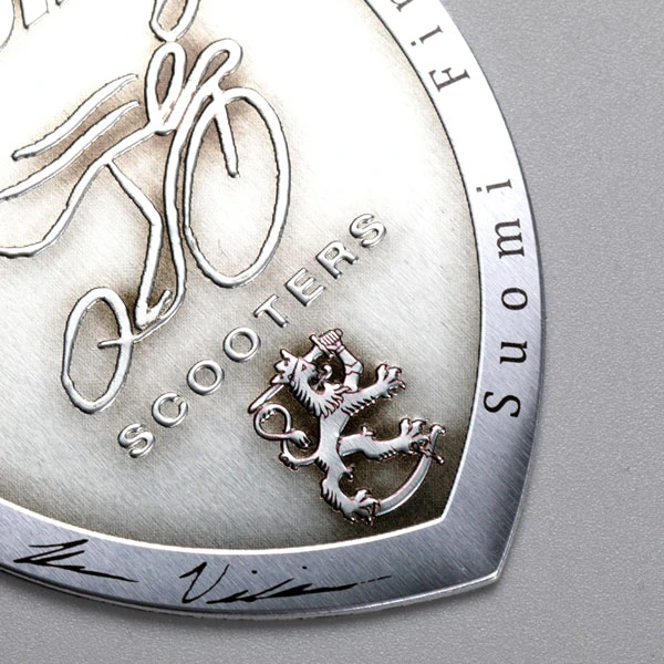 Plaque signalétique en aluminium et métal