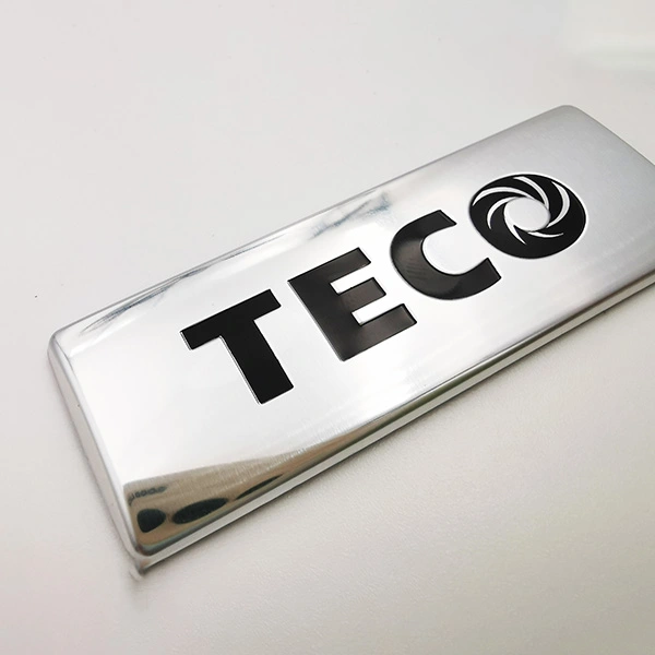 Plaque de nom en métal logo