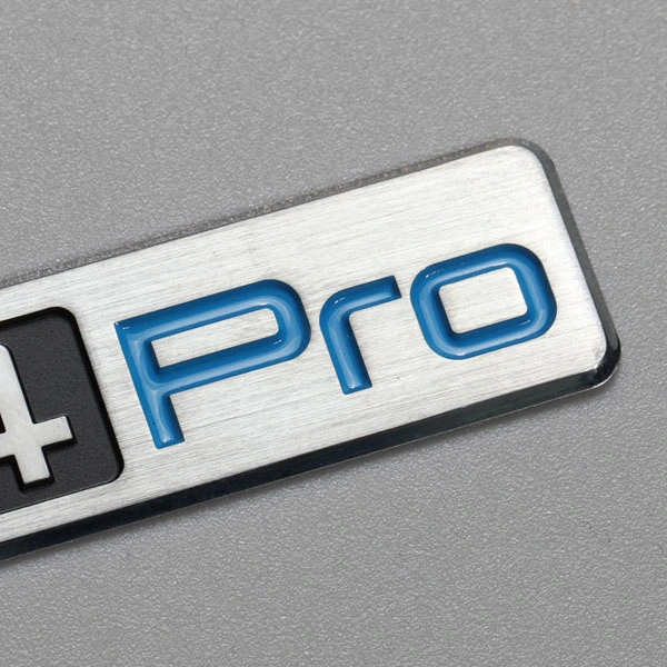 Étiquette en métal nickel 3D