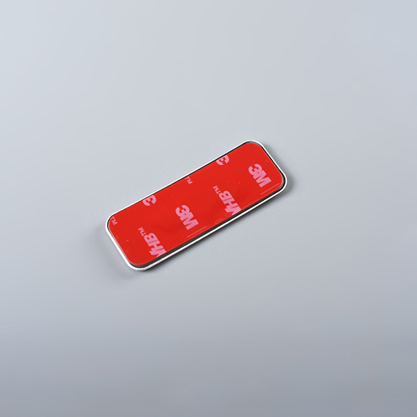 Logo gravé en métal Tags