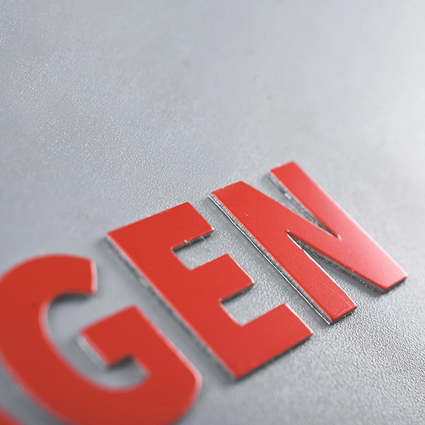 Autocollant en métal électroformé