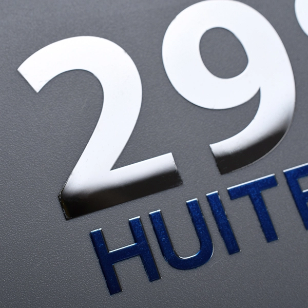 Étiquette logo en métal