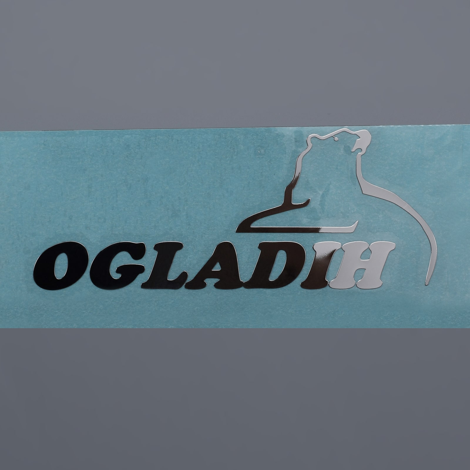 Emblèmes nickel avec un fort adhésif