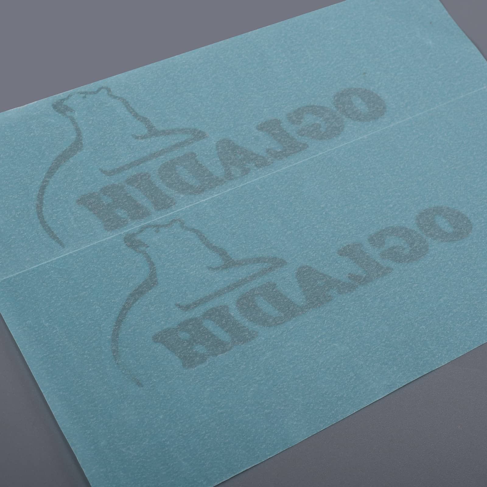 Emblèmes nickel avec un fort adhésif