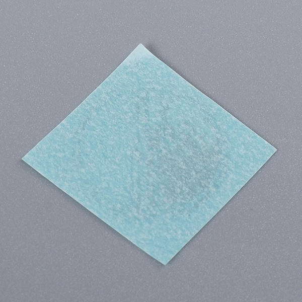 Étiquette avec logo en nickel