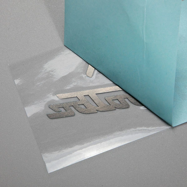 Étiquette en relief par galvanoplastie
