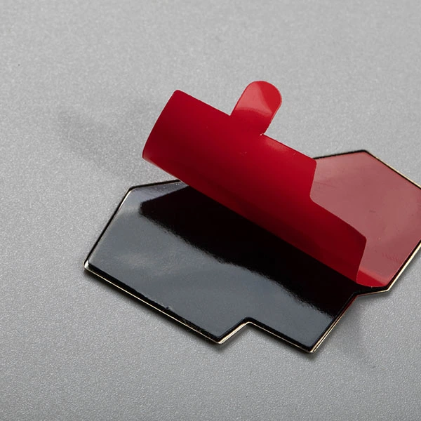 Étiquette avec logo en nickel 3D