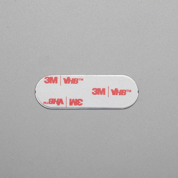 Étiquette en aluminium avec logo