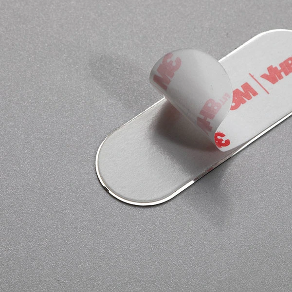 Étiquette en aluminium avec logo