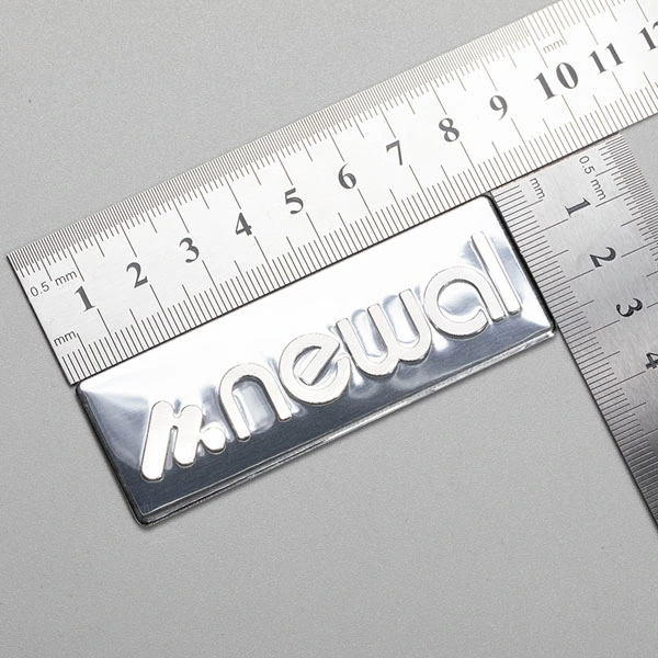 Autocollant en aluminium avec logo