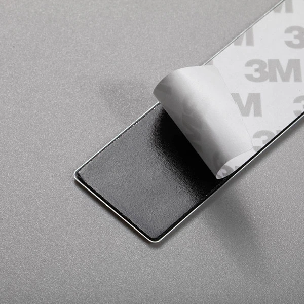 Autocollant en aluminium avec logo