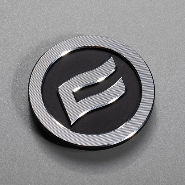 Étiquettes métalliques avec logo