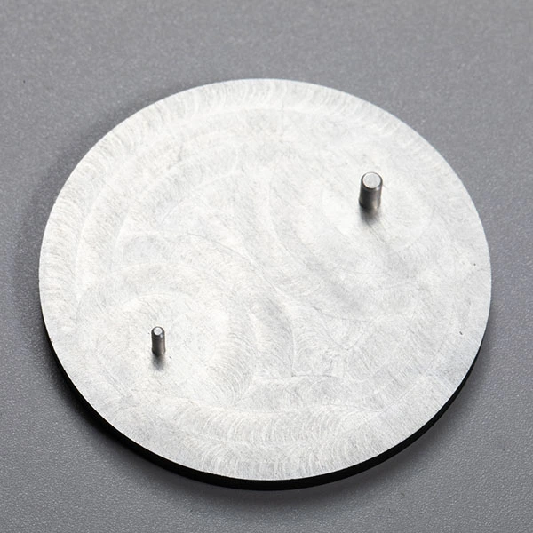 Étiquettes métalliques avec logo