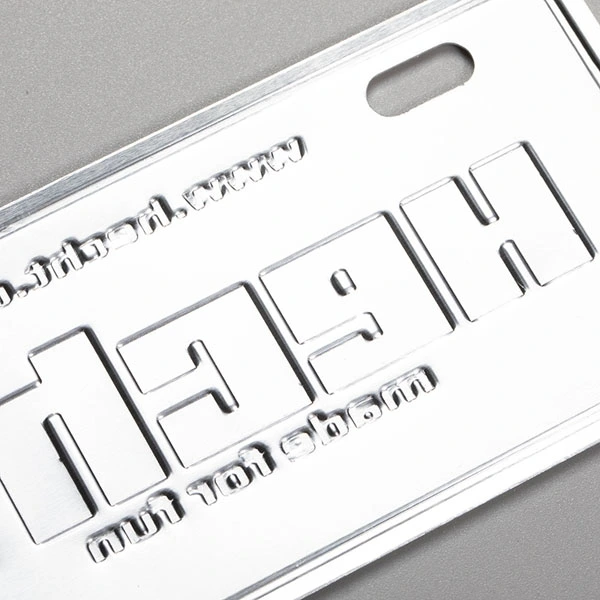 Plaques signalétiques en métal et aluminium