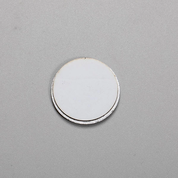 Mettre en évidence le logo en aluminium