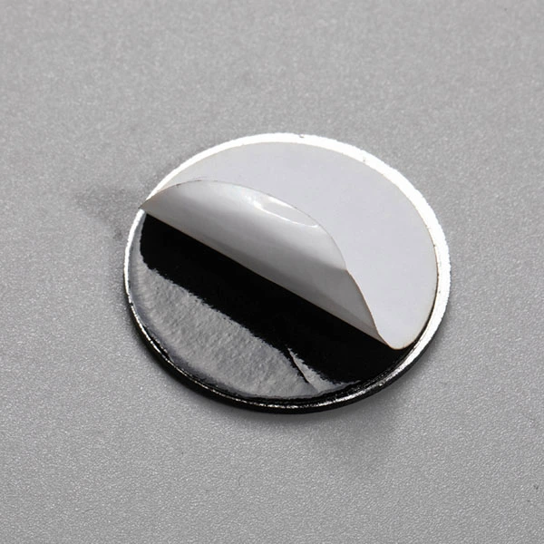 Mettre en évidence le logo en aluminium