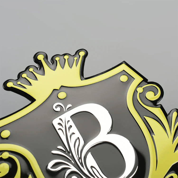 Étiquette de métal avec logo