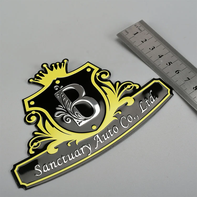 Étiquette de métal avec logo