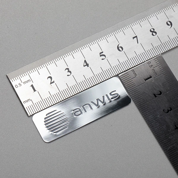 Étiquettes de lettres métalliques