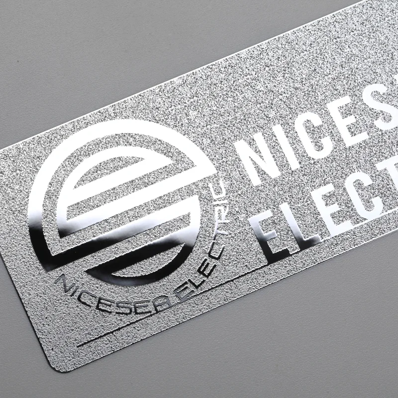 Autocollant logo argent chromé, étiquette en nickel avec adhésif 3M