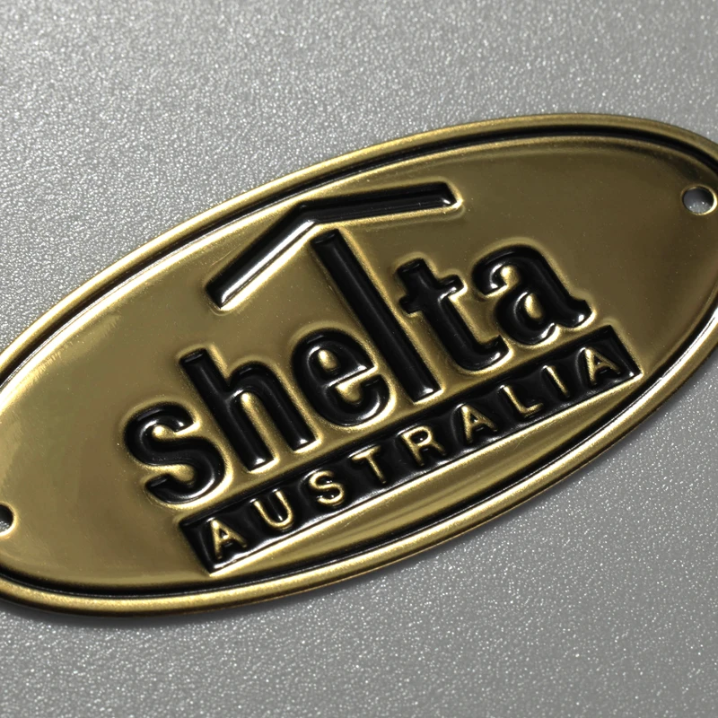 Plaque signalétique personnalisée en acier inoxydable, logo en laiton et aluminium