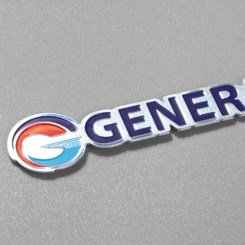 Plaque signalétique avec logo en relief en aluminium pour réfrigérateur